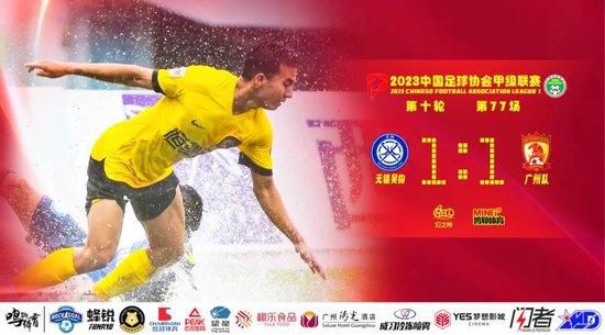 阿森纳1-0埃因霍温第50分钟，埃因霍温后场直塞，佩皮拿球观察一下分球，维特森跟上推射击中球门立柱内侧弹进球门！